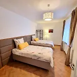Over River Near Frankfurt-130 Qm-4 Rooms- 6 Beds- Free Parking- Ac Appartement *