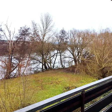 Over River Near Frankfurt-130 Qm-4 Rooms- 6 Beds-parking-air Conditioner * Hainburg