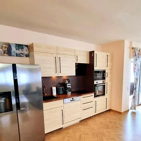 Over River Near Frankfurt-130 Qm-4 Rooms- 6 Beds-parking-air Conditioner Apartmán *