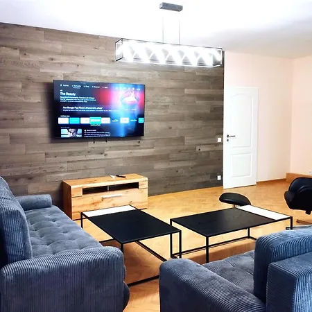 Over River Near Frankfurt- 4 Rooms- 6 Beds- Free Parking- Ac Apartmán Hainburg