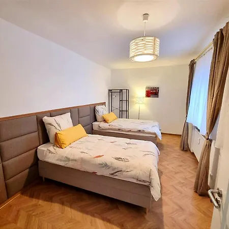 Over River Near Frankfurt-130 Qm-4 Rooms- 6 Beds-parking-air Conditioner Apartmán *
