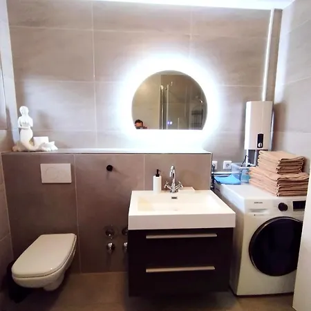 Over River Near Frankfurt- 4 Rooms- 6 Beds- Free Parking- Ac Apartmán *