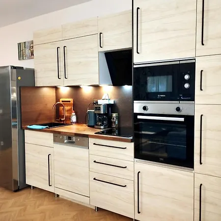 Over River Near Frankfurt- 4 Rooms- 6 Beds- Free Parking- Ac