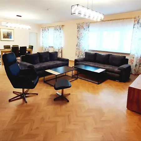 Over River Near Frankfurt- 4 Rooms- 6 Beds- Free Parking- Ac * Hainburg