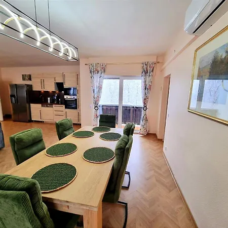 Over River Near Frankfurt- 4 Rooms- 6 Beds- Free Parking- Ac