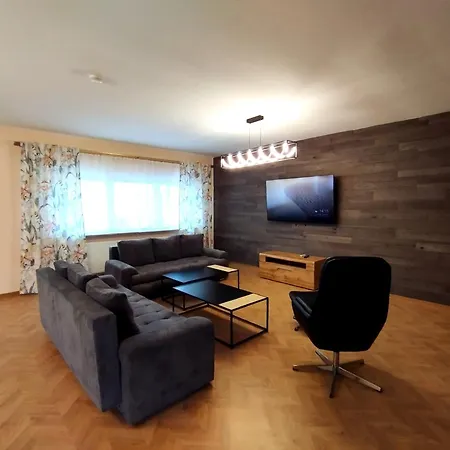 Over River Near Frankfurt- 4 Rooms- 6 Beds- Free Parking- Ac Hainburg