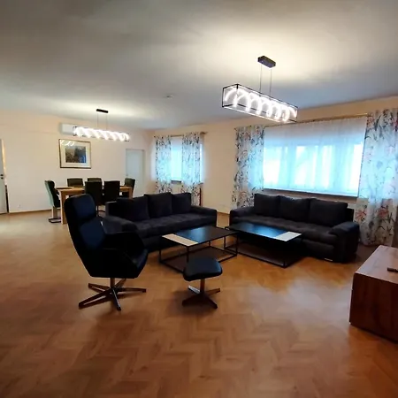 Over River Near Frankfurt-130 Qm-4 Rooms- 6 Beds-parking-air Conditioner Apartmán *