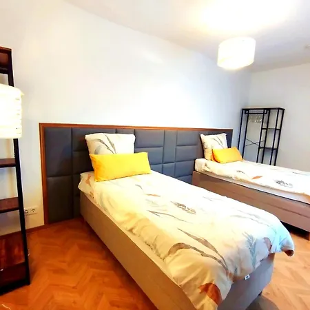 Over River Near Frankfurt-130 Qm-4 Rooms- 6 Beds-parking-air Conditioner *