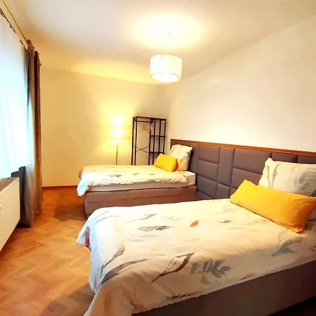 Over River Near Frankfurt-130 Qm-4 Rooms- 6 Beds-parking-air Conditioner
