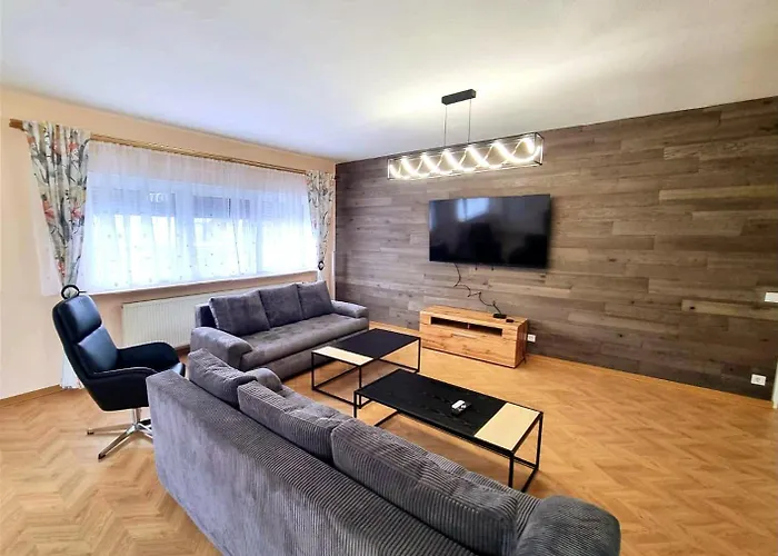 Over River Near Frankfurt- 4 Rooms- 6 Beds- Free Parking- Ac Apartmán Hainburg