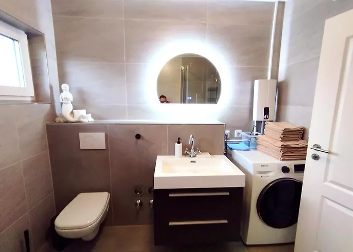 Over River Near Frankfurt- 4 Rooms- 6 Beds- Free Parking- Ac Apartamento *