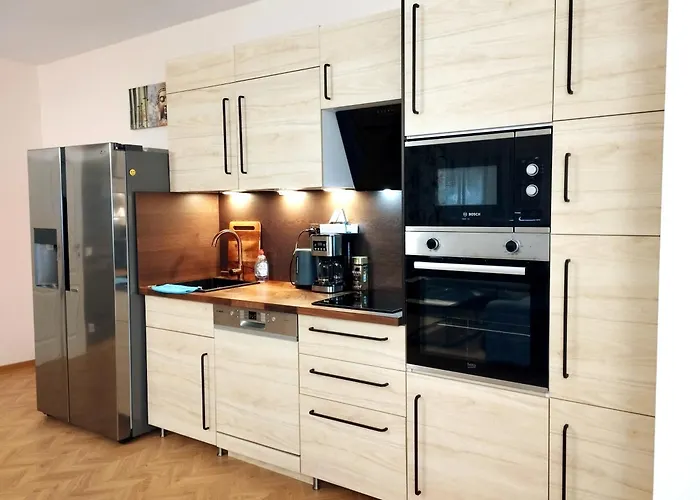 Over River Near Frankfurt- 4 Rooms- 6 Beds- Free Parking- Ac