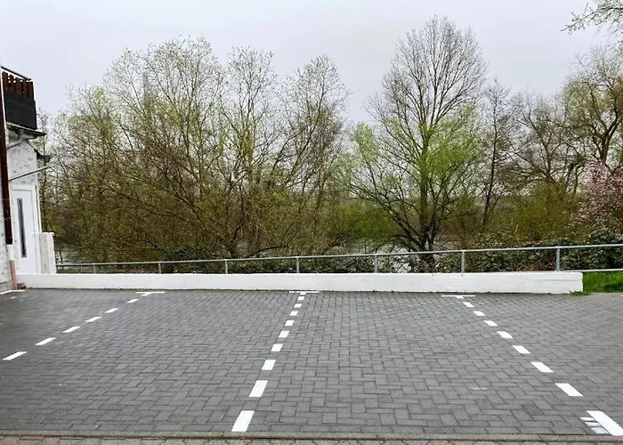 Over River Near Frankfurt- 4 Rooms- 6 Beds- Free Parking- Ac