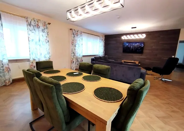 Over River Near Frankfurt- 4 Rooms- 6 Beds- Free Parking- Ac Apartmán Hainburg