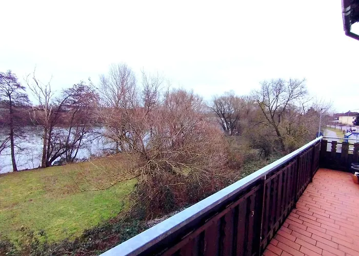 Over River Near Frankfurt- 4 Rooms- 6 Beds- Free Parking- Ac Hainburg