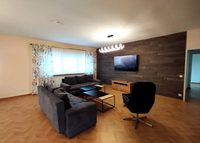 Over River Near Frankfurt- 4 Rooms- 6 Beds- Free Parking- Ac Hainburg