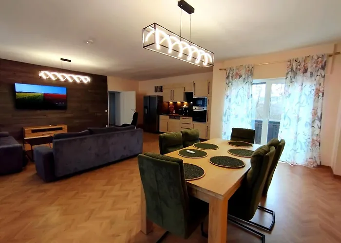 Over River Near Frankfurt- 4 Rooms- 6 Beds- Free Parking- Ac * Hainburg